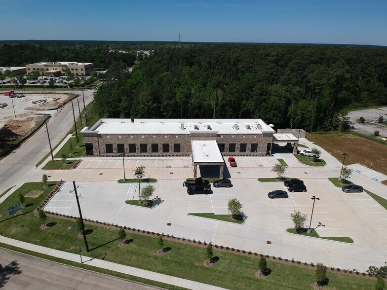 23051 Kingwood Place Dr, Kingwood, TX à louer - Photo du bâtiment - Image 2 de 3