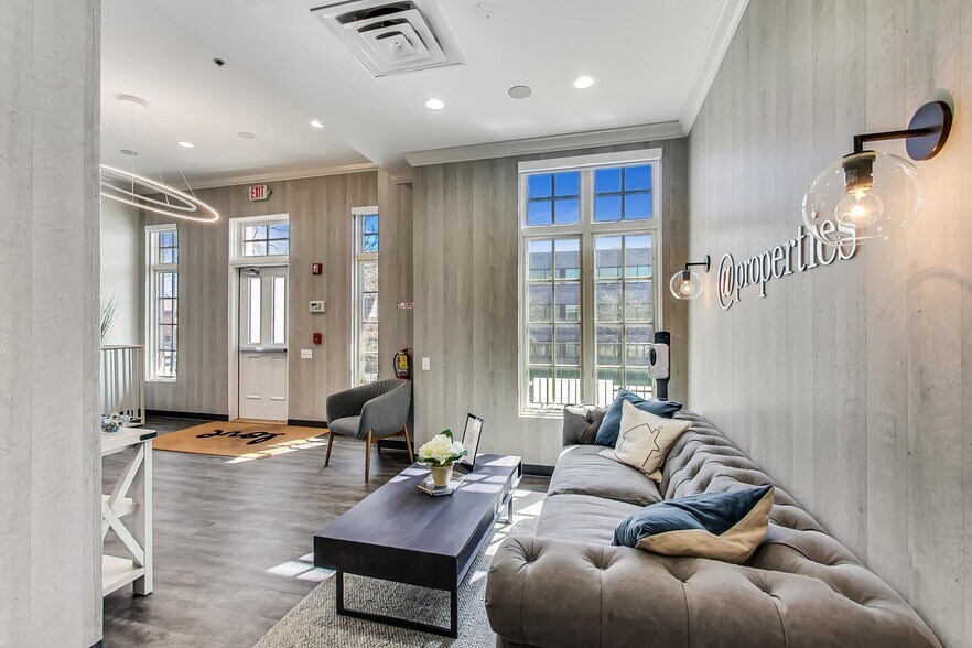 324 W Touhy Ave, Park Ridge, IL à louer - Photo du bâtiment - Image 2 de 47