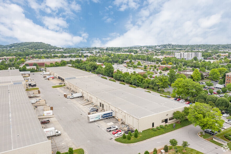 7104 Crossroads Blvd, Brentwood, TN à louer - Photo du bâtiment - Image 3 de 4