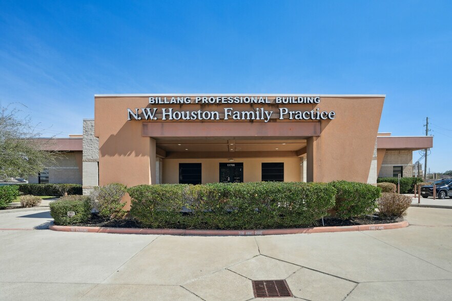 11706 Fallbrook Dr, Houston, TX à vendre - Photo du bâtiment - Image 3 de 30