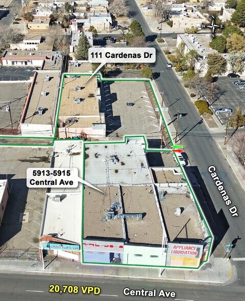 CENTRAL CORRIDOR RETAIL/FLEX BUILDINGS portefeuille de 2 propriétés à vendre sur LoopNet.ca - Photo du bâtiment - Image 3 de 11