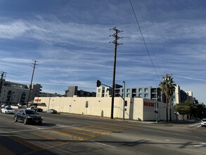 5321 Vineland Ave, North Hollywood, CA à louer Photo du bâtiment- Image 1 de 3