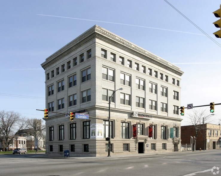 3500 Lorain Ave, Cleveland, OH à louer - Photo du bâtiment - Image 1 de 1