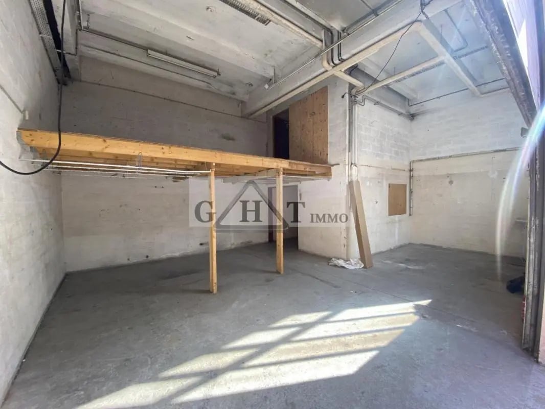 Industrial in Saint-Maur-des-Fossés for lease Interior Photo- Image 1 of 11