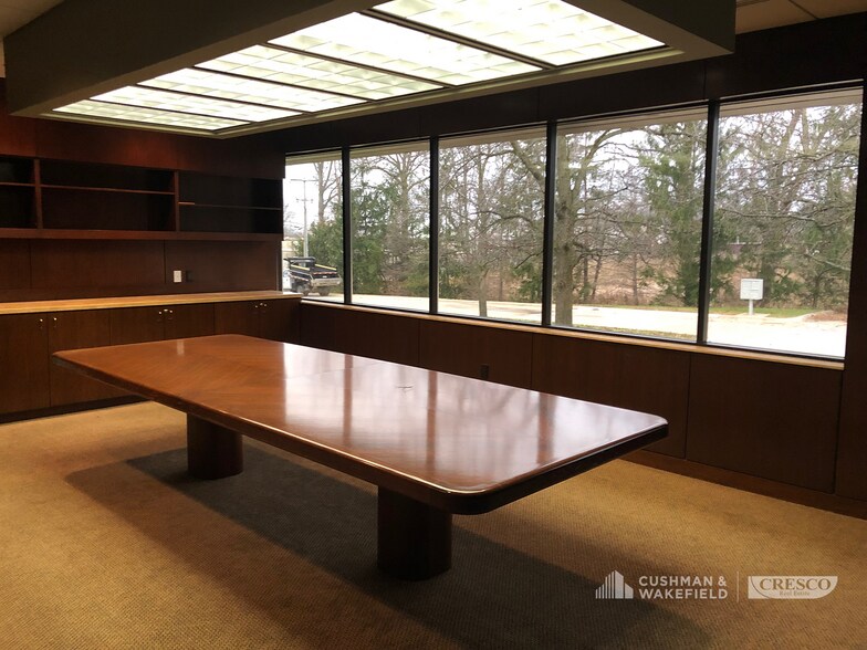 1333 E Highland Rd, Macedonia, OH à louer - Photo du bâtiment - Image 3 de 7