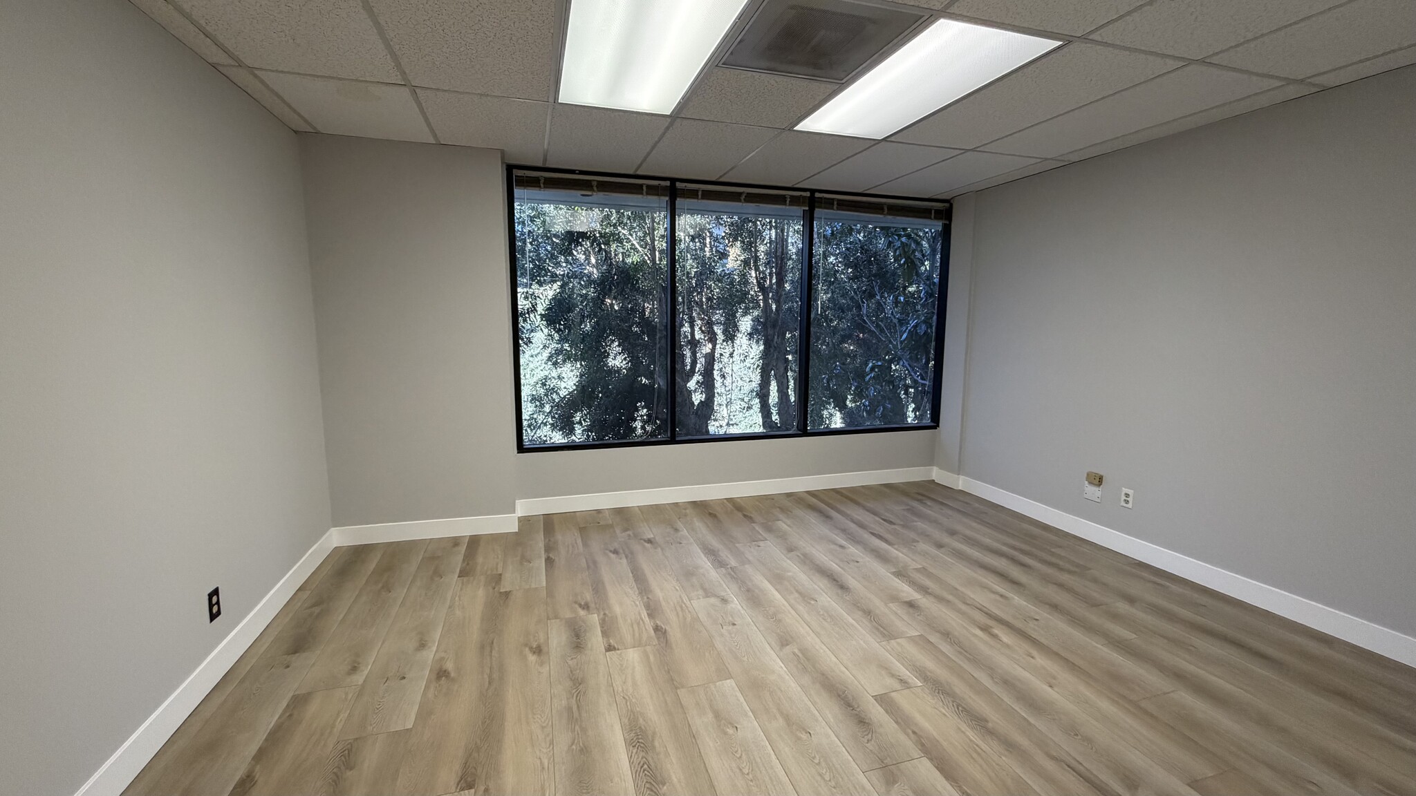 30423 Canwood St, Agoura Hills, CA for lease Interior Photo- Image 1 of 4