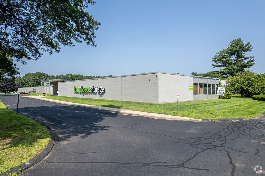 53 Manning Rd, Enfield, CT à louer - Photo principale - Image 1 de 36