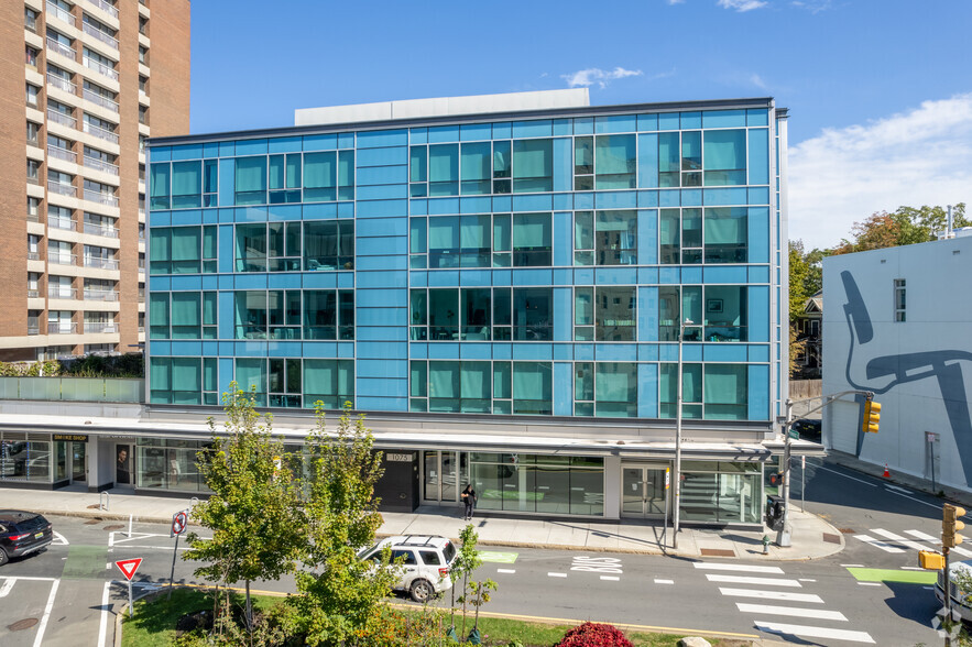 1073-1081 Massachusetts Ave, Cambridge, MA for lease - Building Photo - Image 3 of 5