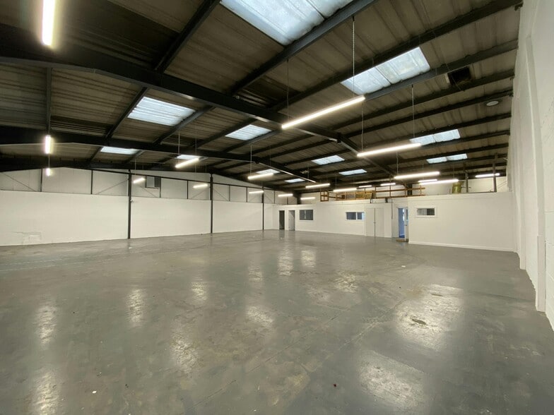 20 Tollpark Rd, Cumbernauld à louer - Photo du bâtiment - Image 3 de 10