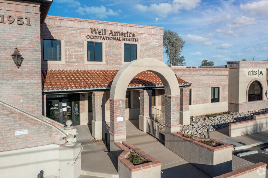 1951 N Wilmot Rd, Tucson, AZ à louer - Photo du bâtiment - Image 3 de 10