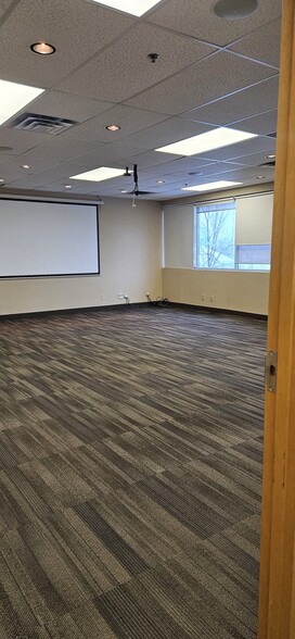 51 Sunpark Dr SE, Calgary, AB for lease - Interior Photo - Image 2 of 10