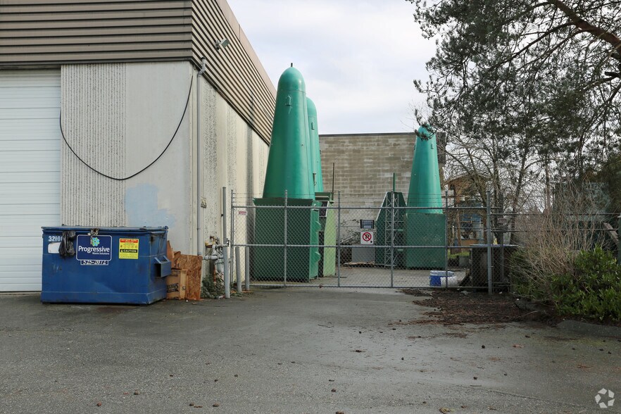 17969 Roan Pl, Surrey, BC à louer - Photo du bâtiment - Image 2 de 3