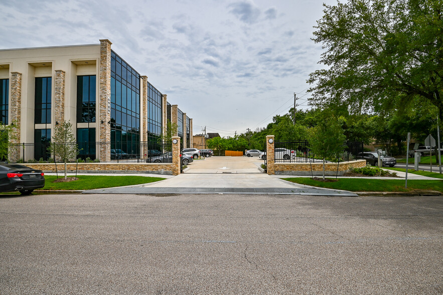 6909 Greenbriar, Houston, TX à louer - Photo du bâtiment - Image 1 de 14