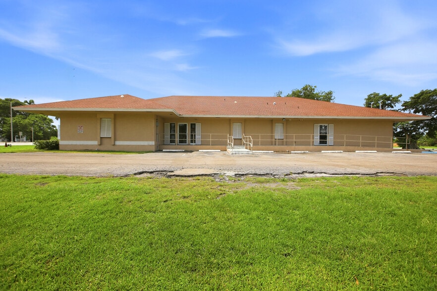 1100 S Main St, Belle Glade, FL for sale - Building Photo - Image 3 of 3