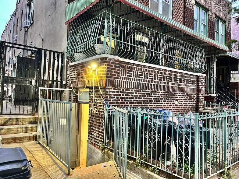 857 Montgomery St, Brooklyn, NY for lease - Building Photo - Image 2 of 16