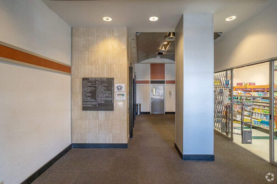 1160 Burrard St, Vancouver, BC à louer - Hall d’entrée - Image 3 de 6