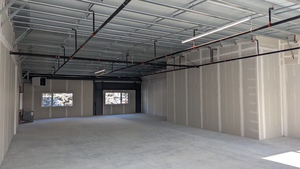 100 Alpine Mdws, Canmore, AB for lease - Interior Photo - Image 3 of 11