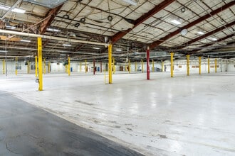 900 S Meridian Rd, Newton, KS for lease Interior Photo- Image 2 of 4