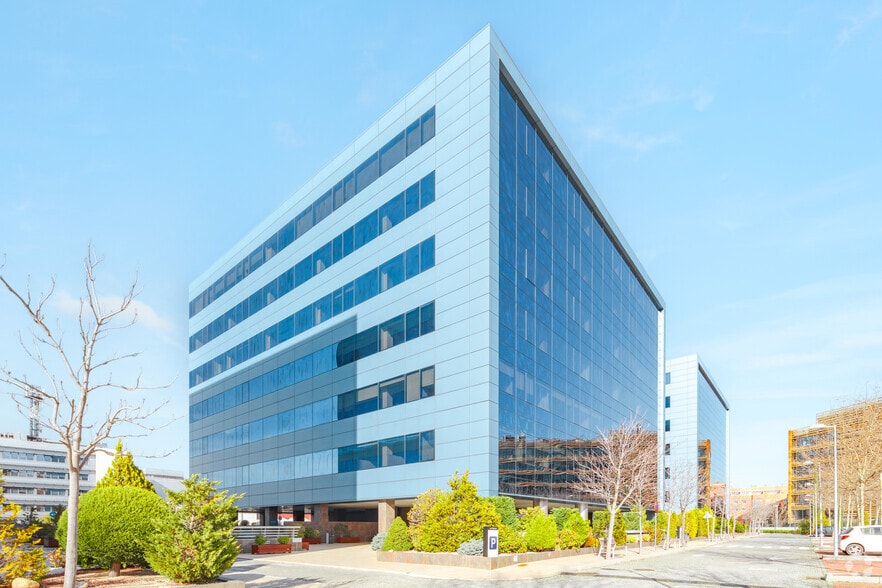 Calle Federico Mompou, 5, Madrid, Madrid for lease - Building Photo - Image 1 of 12