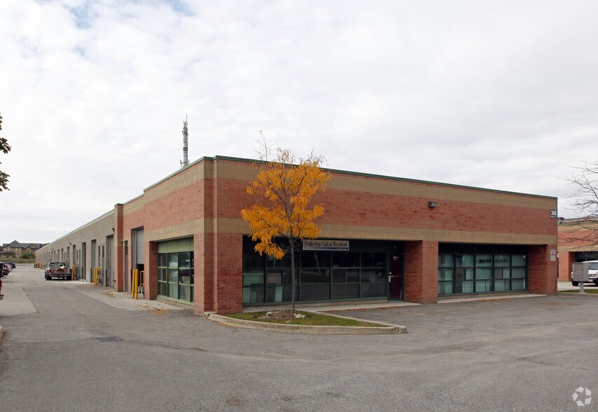 348 Bronte St S, Milton, ON à vendre - Photo du bâtiment - Image 2 de 5