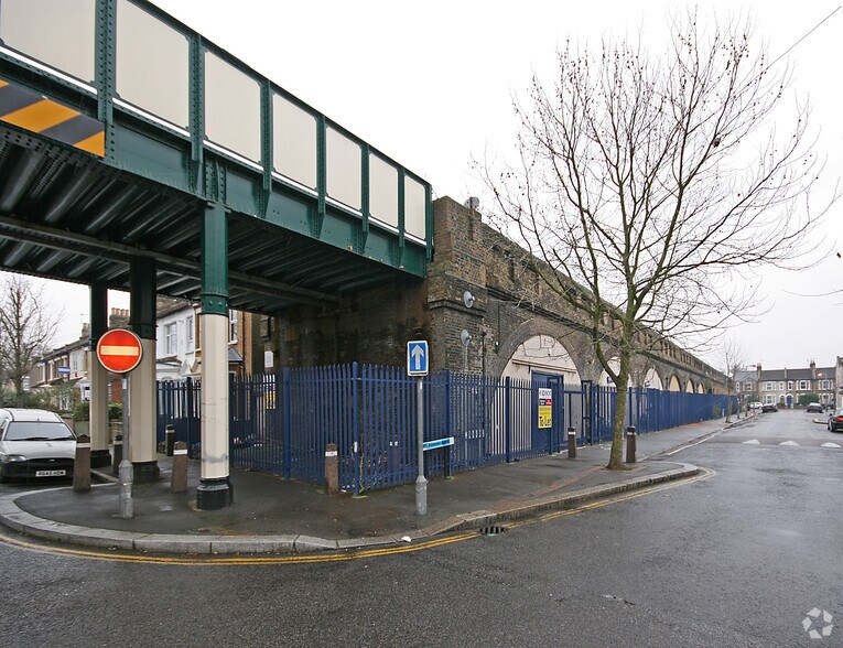 338-349 Thorpe Rd, Londres à louer - Photo du bâtiment - Image 3 de 11