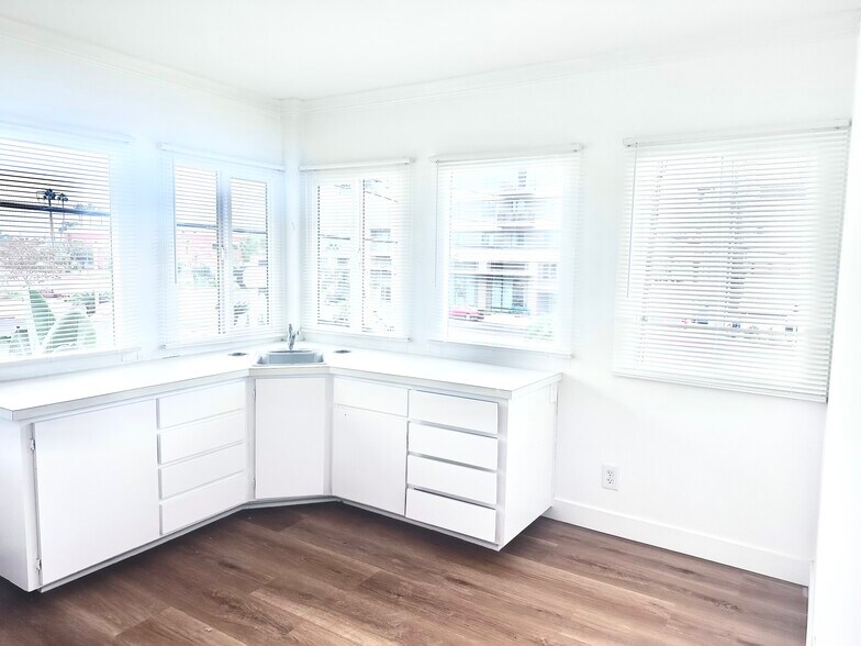 18821 Delaware St, Huntington Beach, CA à louer - Photo du bâtiment - Image 3 de 14