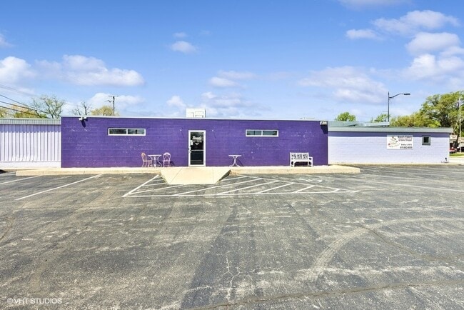 More details for 800 W Broadway St, Bradley, IL - Retail for Sale