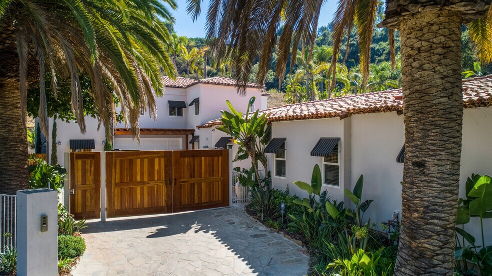 9696 Antelope Rd, Beverly Hills, CA à vendre - Photo du bâtiment - Image 2 de 37