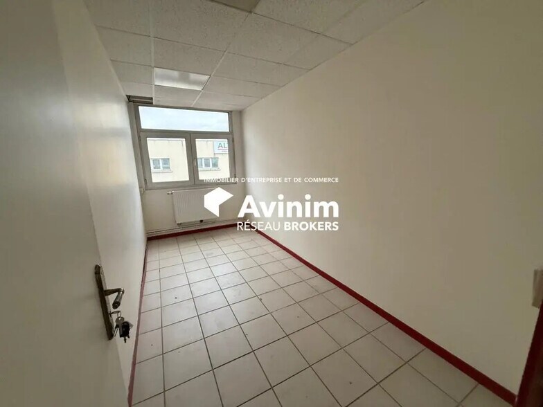 Office in Argenteuil for lease - Interior Photo - Image 3 of 3