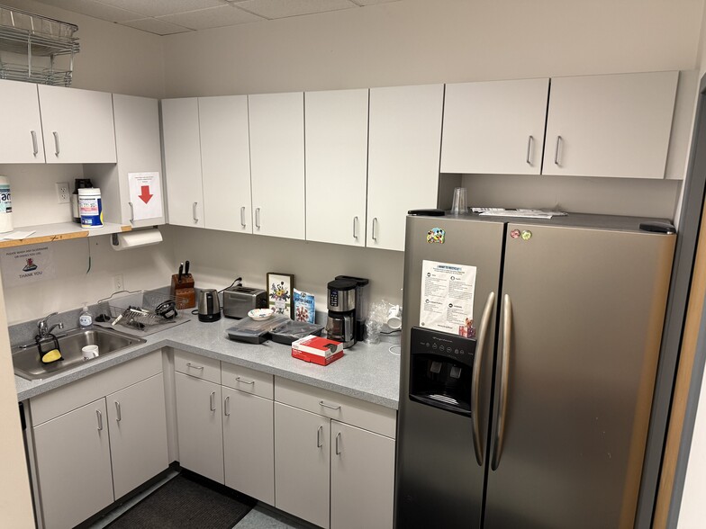 7142 Nightingale Dr, Holland, OH for sale - Building Photo - Image 3 of 11