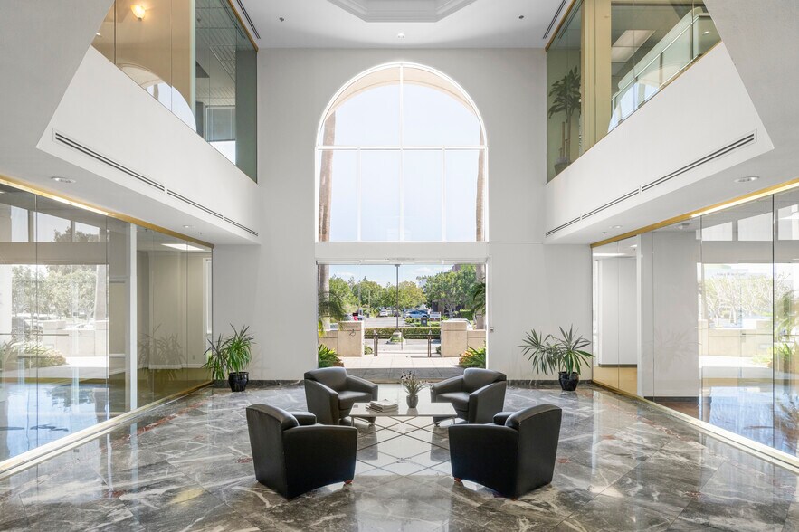 10 Corporate Park, Irvine, CA à louer - Numérisation 3D de Matterport - Image 3 de 19