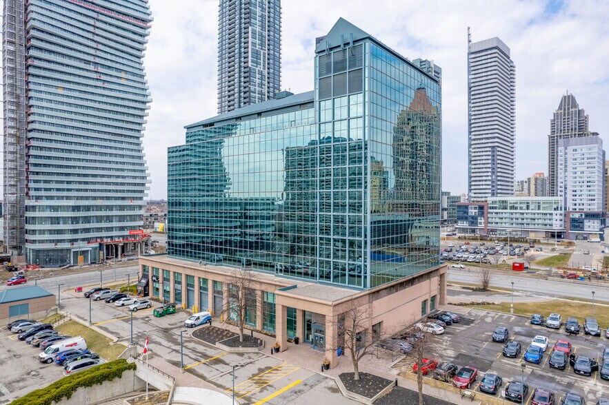 350 Burnhamthorpe Rd W, Mississauga, ON à louer - Photo du bâtiment - Image 2 de 6