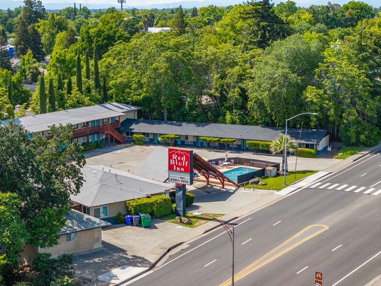 99 Main St, Red Bluff, CA à vendre - Photo du bâtiment - Image 2 de 14