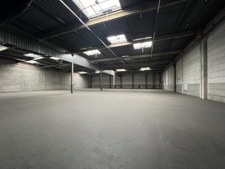 18 Rue De La Ferme Saint-Ladre, Saint-Witz for lease - Building Photo - Image 2 of 6