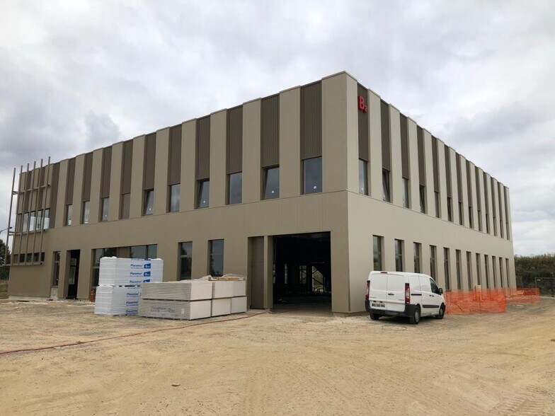 Flex dans Tremblay-en-France à louer - Photo du bâtiment - Image 3 de 11