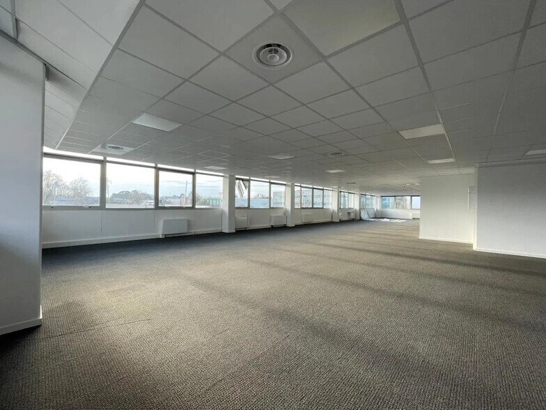 Office in Pessac for lease - Building Photo - Image 3 of 9