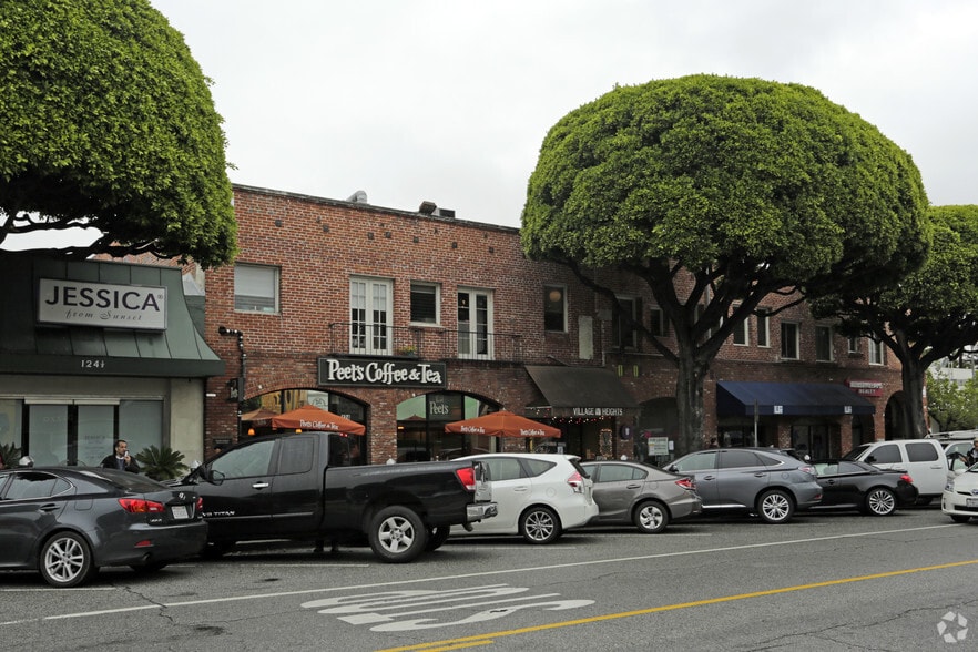118-122 N Larchmont Blvd, Los Angeles, CA for lease - Building Photo - Image 2 of 3