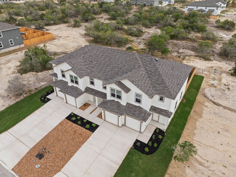 124 Bonnie Bnd, San Antonio, TX à vendre - Photo du bâtiment - Image 3 de 3