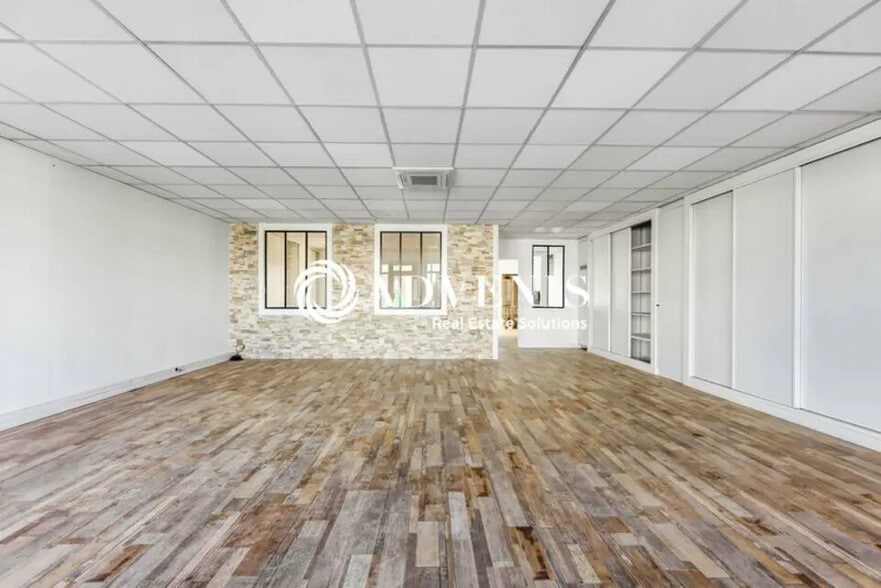 Commerce de détail dans Torcy à louer - Photo intérieure - Image 2 de 6