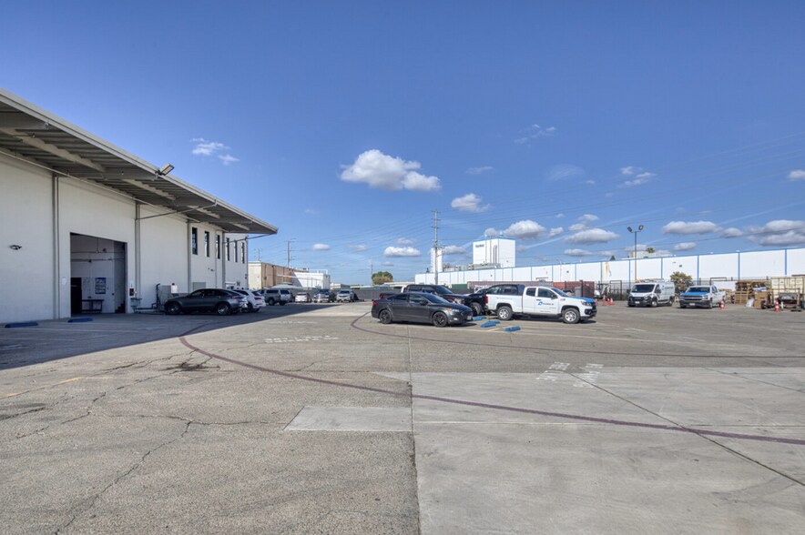 5101 Florin Perkins Rd, Sacramento, CA for lease - Building Photo - Image 2 of 14