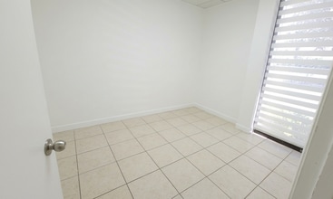 17985 Biscayne Blvd, Miami, FL à louer Photo intérieure- Image 1 de 3