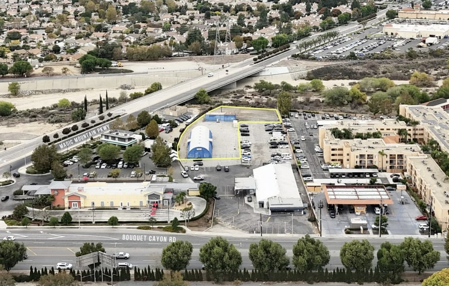 26007-26011 Bouquet Canyon Rd, Santa Clarita, CA à louer - Photo du bâtiment - Image 2 de 16