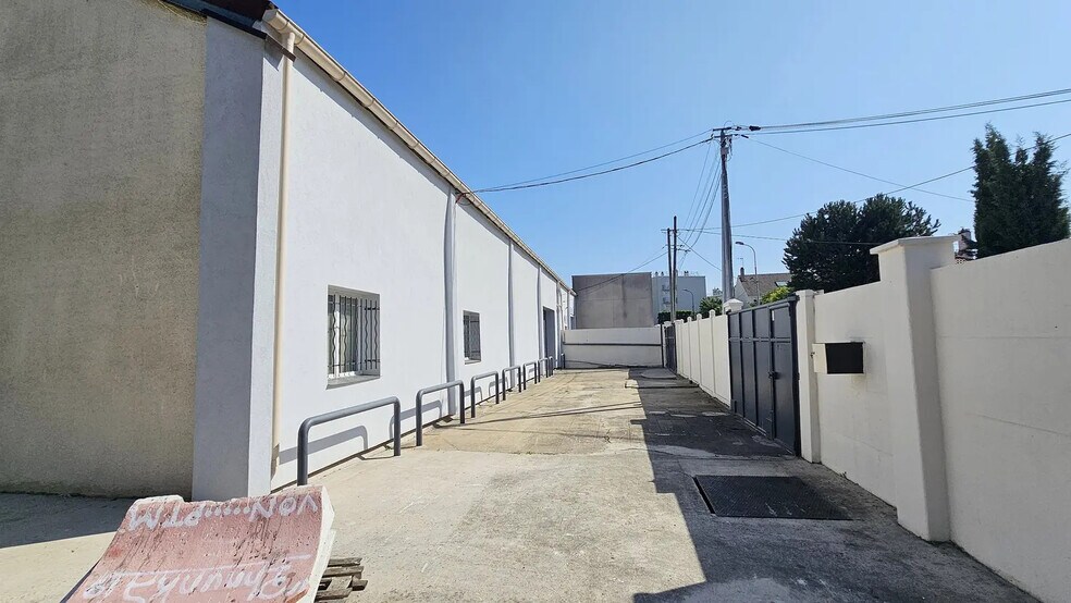 Flex dans Saint-Maur-des-Fossés à louer - Photo du bâtiment - Image 2 de 15