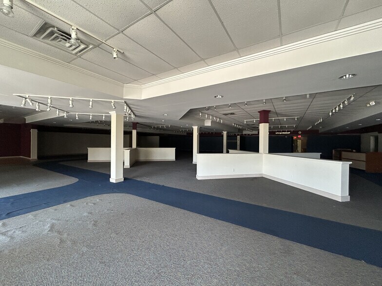 5510 Franklin St, Michigan City, IN for lease - Interior Photo - Image 3 of 10