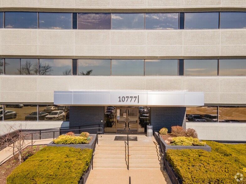 10777 Sunset Office Dr, Sunset Hills, MO à louer - Photo du bâtiment - Image 3 de 9