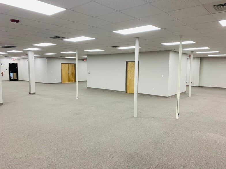 1809 24th Ave, Gulfport, MS for lease - Interior Photo - Image 3 of 17
