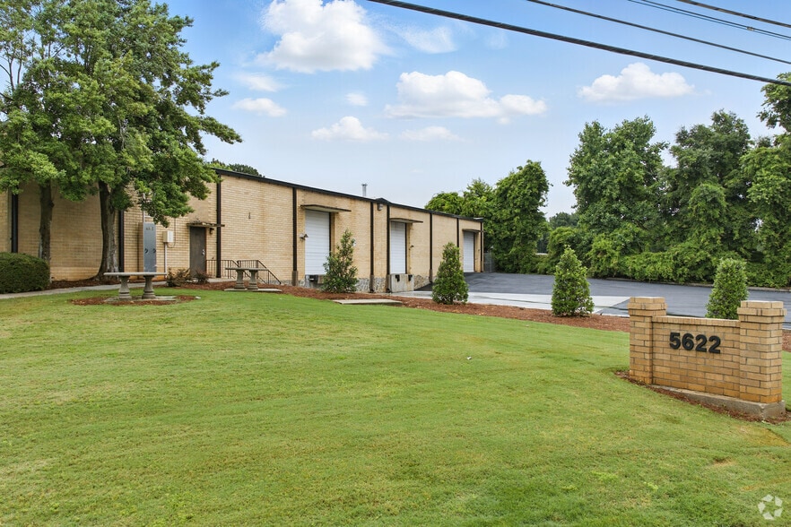 5622 E Ponce de Leon Ave, Stone Mountain, GA for lease - Building Photo - Image 2 of 13