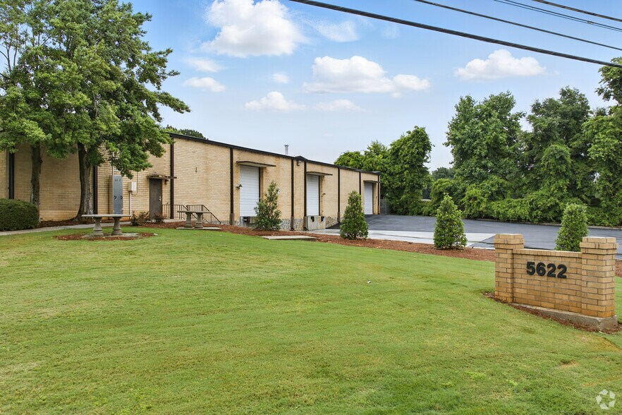 5622 E Ponce de Leon Ave, Stone Mountain, GA à louer - Photo du bâtiment - Image 2 de 13