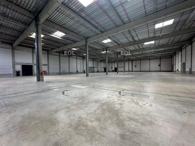 Industrial in Marly-la-Ville for lease - Interior Photo - Image 3 of 4