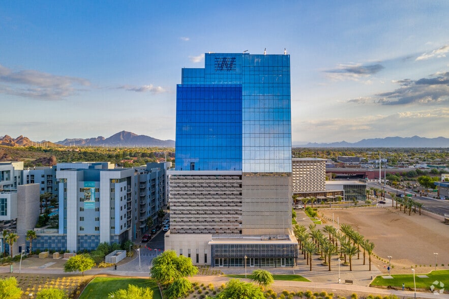 400 N Scottsdale Rd, Tempe, AZ à louer - Photo du bâtiment - Image 2 de 7